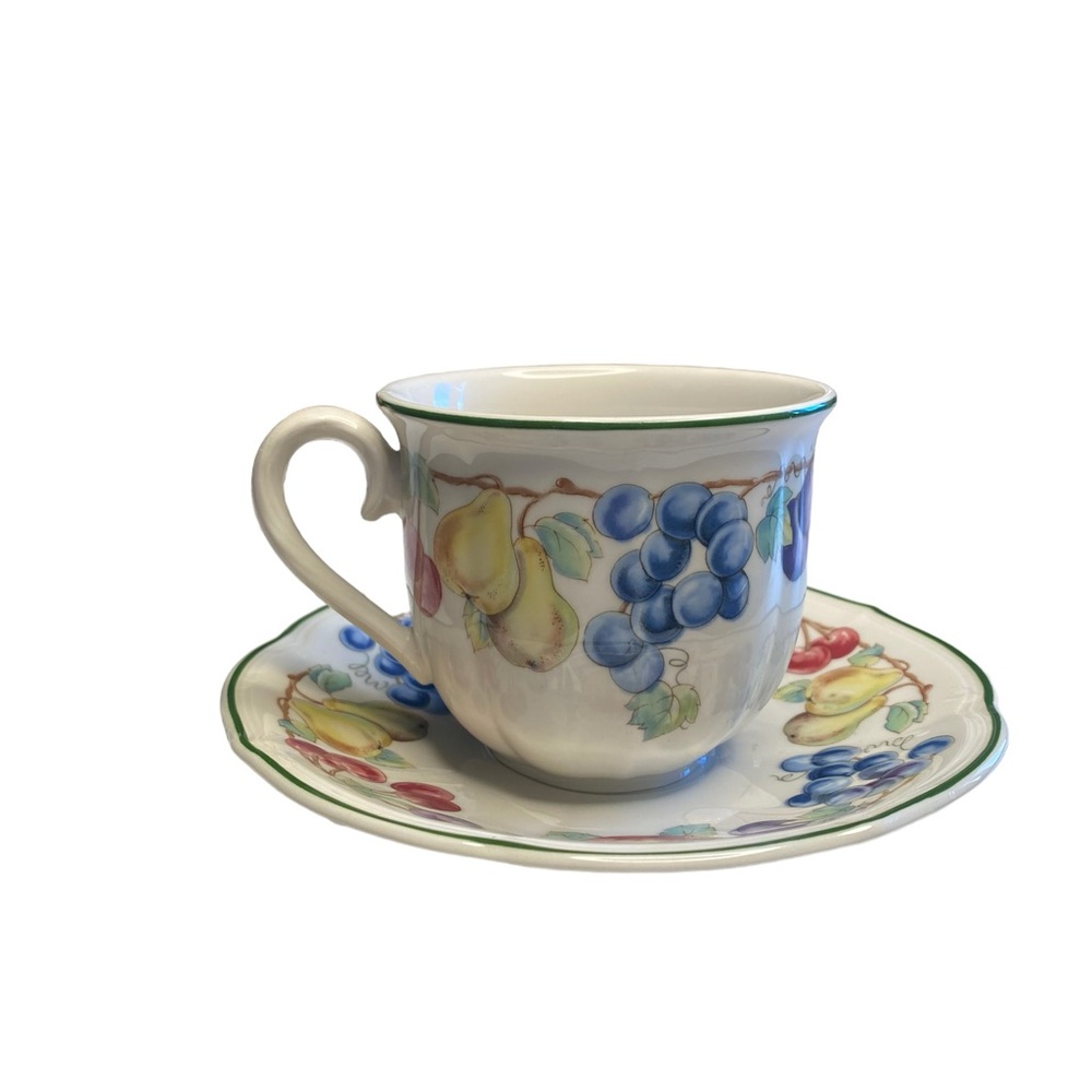 Villeroy & Boch “Melina” set of 4 tea cups and saucers. Discontinued pattern